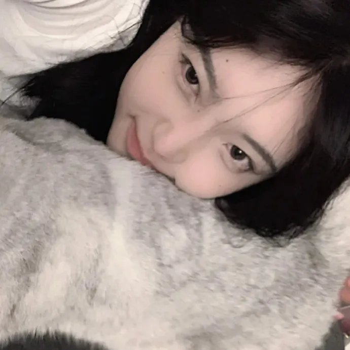 小姑娘艾萝依